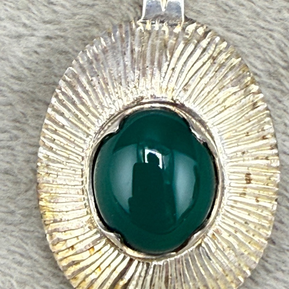 Vintage Sterling Silver Pendant Green Center Signed - Picture 3 of 11